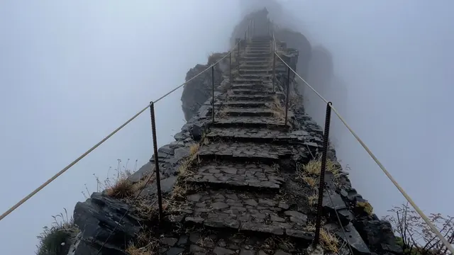 The PR1 ridge trail winding between volcanic peaks on the way to Pico Ruivo, Madeira